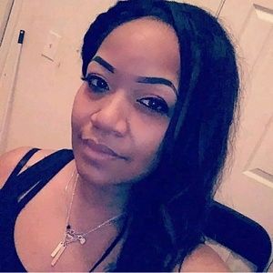 Meet your Posher, Deidra